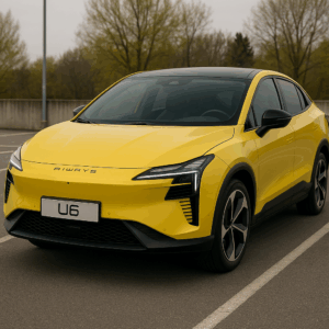 Aiways U6 hybridbil i gul – kompakt SUV, rummelig og økonomisk, til enkel og fleksibel leasing med hurtig levering.