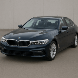 BMW 5 Series Sedan hybridbil i mørkeblå – rummelig, brændstofeffektiv sedan til enkel, hurtig og fleksibel leasing.