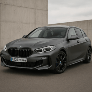 BMW M135i xDrive grå – kompakt, brændstoføkonomisk hatchback til fleksibel leasing hos LeasingBird