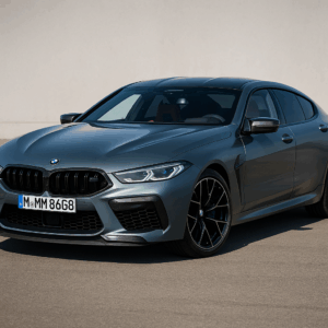 BMW M8 Competition Gran Coupe i mørkegrå – kraftfuld sportslimousine til fleksibel leasing og hurtig levering hos LeasingBird.