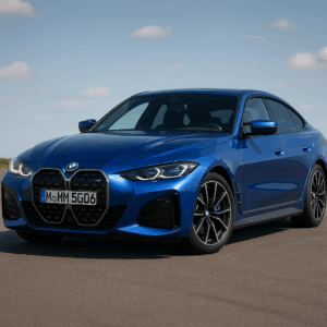 BMW i4 M50 blå elbil – rummelig sportsliftback med kraftfuld elektrisk teknologi, enkel og fleksibel leasing hos LeasingBird.