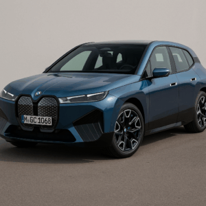 Blå BMW iX hybridbil – kompakt SUV, rummelig og brændstofeffektiv. Enkelhed, hurtig levering & fleksibel leasing.