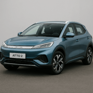 BYD Atto 2 hybridbil i blå – kompakt SUV, rummelig og brændstofeffektiv til enkel, fleksibel leasing med hurtig levering.