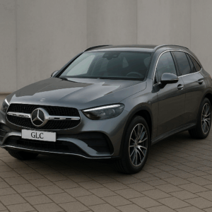 Mercedes-Benz GLC hybridbil i grå – rummelig, brændstoføkonomisk kompakt SUV til fleksibel leasing og hurtig levering.