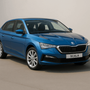 Skoda Scala hybridbil i blå – rummelig kompakt SUV til fleksibel leasing hos LeasingBird med hurtig levering.