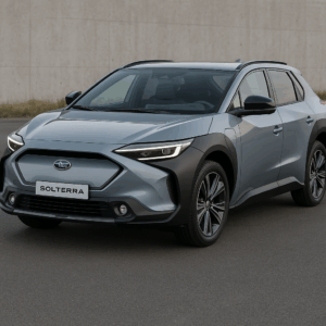 Subaru Solterra hybridbil i sølvgrå – rummelig kompakt SUV til enkel, hurtig og fleksibel leasing hos LeasingBird